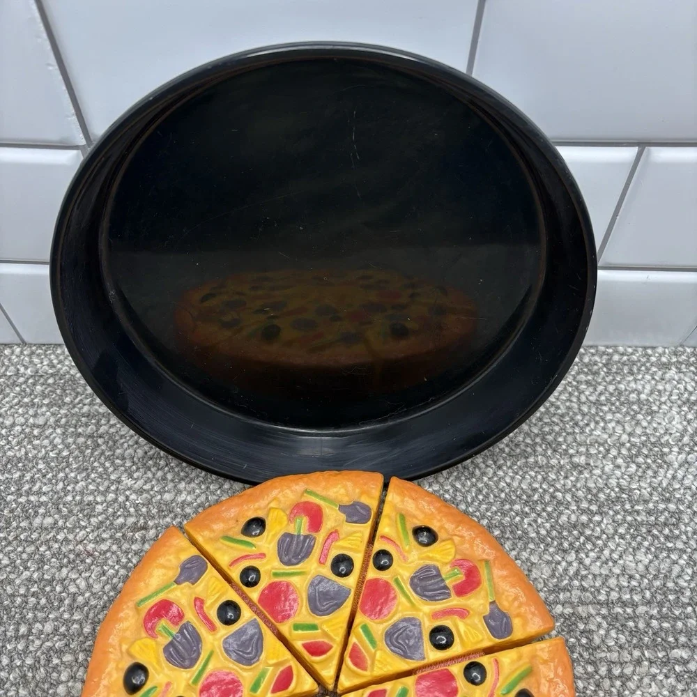 The Unbranded Brand play pizza